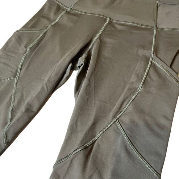 Lululemon Outrun 17" Crop Military Green Size 6 - Picture 5 of 13